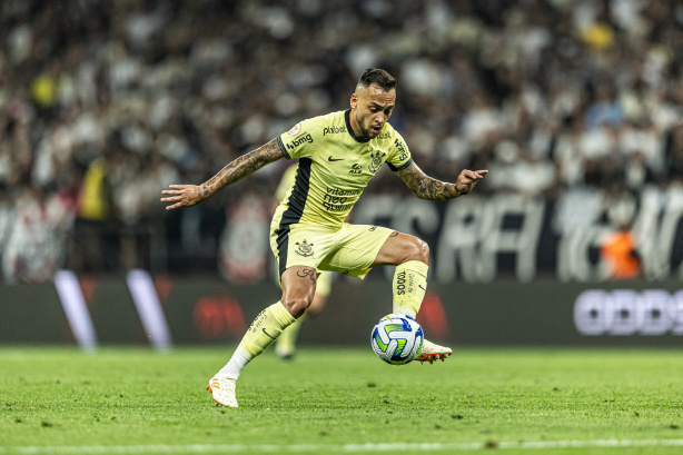 É SÉRIO ISSO? Segundo jornalista, Timão sentiu o golpe do assédio do Flamengo por Maycon