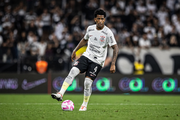 Com 475 jogos, Fagner entra no top-10 de jogadores que mais atuaram pelo  Corinthians