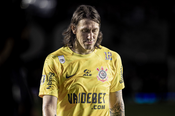 CULPA DO CLUBE? Torcida do Corinthians culpa diretoria por saída de Cássio