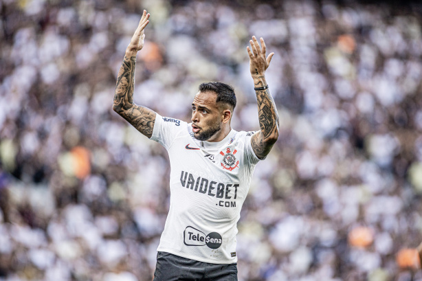 Corinthians negocia a permanência de Maycon para 2025