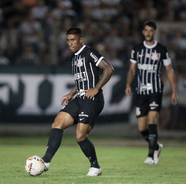 Paulinho est recuperado de leso e pode estrear na Sul-Americana pelo Corinthians
