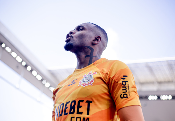 DE SAÍDA! Carlos Miguel próximo de assinar contrato com clube da Premier League