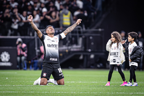 Paulinho relembra trajetória emocionante no Corinthians: uma história de sucesso.