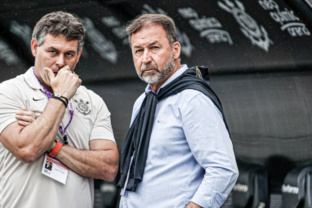 RETORNO? Corinthians observa técnico conhecido em caso de saída de Antônio Oliveira