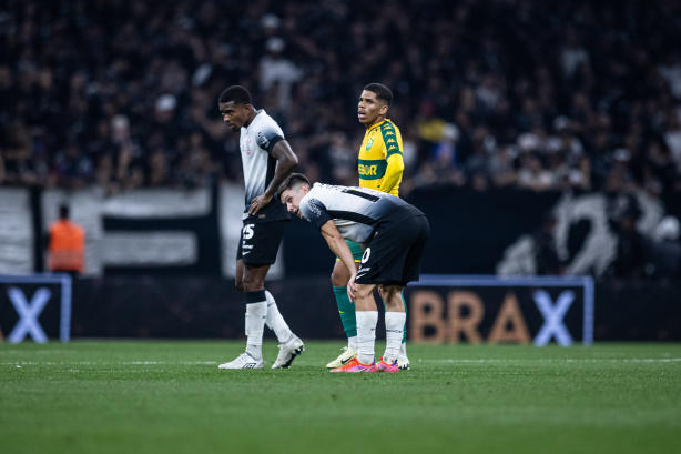 Mão na bola faz o Corinthians ter três pênaltis marcados contra si