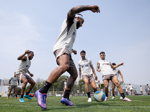 JOGA NO SÁBADO? Cautela de Ramón com estreia de Memphis Depay no Corinthians