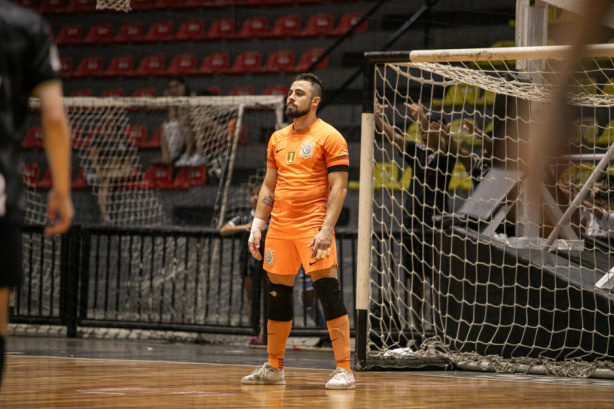 Corinthians é dominado pelo Joinville e perde na estreia da LNF