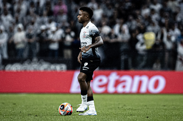 DESAPARECEU! Mesmo com ausências, lateral Diego Palacios não joga pelo Corinthians