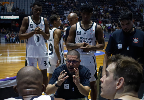 Jece Leite está no comando do time de basquete do Corinthians desde 2024