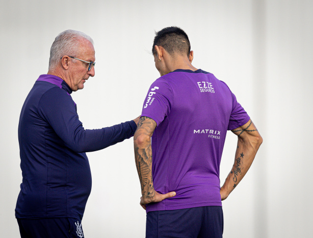 Dorival Júnior e Fabrizio Angileri em treinamento do Corinthians