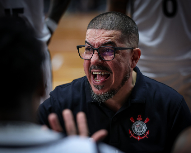 Técnico do Corinthians aposta em mentalidade para recuperação e detalha preparação para decisão