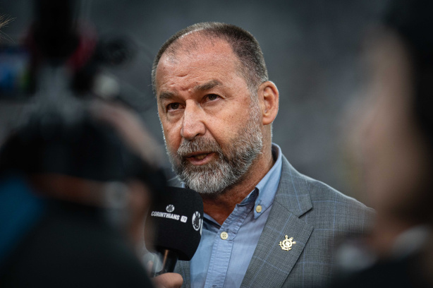 MinistĂŠrio PĂşblico pede arquivamento de denĂşncia contra Augusto Melo por cartĂľes do Corinthians