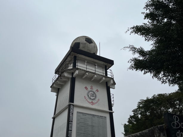 Grupo de conselheiros e associados protocola requerimento contra diretores do Corinthians