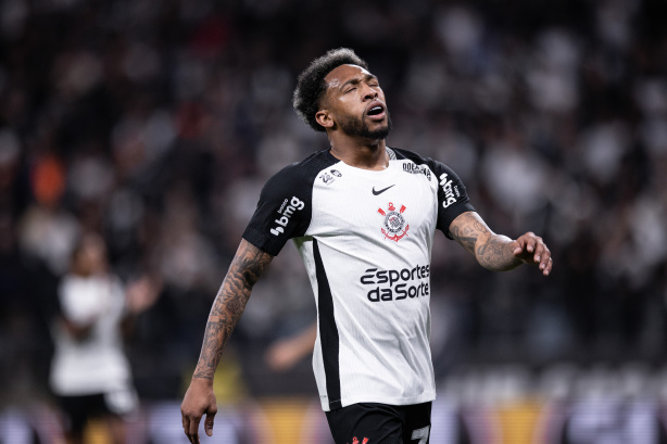 Criticado: Neto detona José Martinez após expulsão e pede que volante não jogue mais no Corinthians