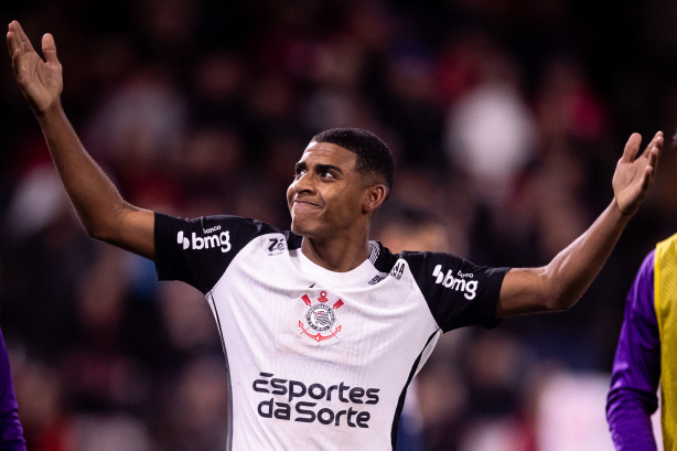 TIMÃO ESCALADO!! Confira os onze iniciais do Corinthians para logo mais