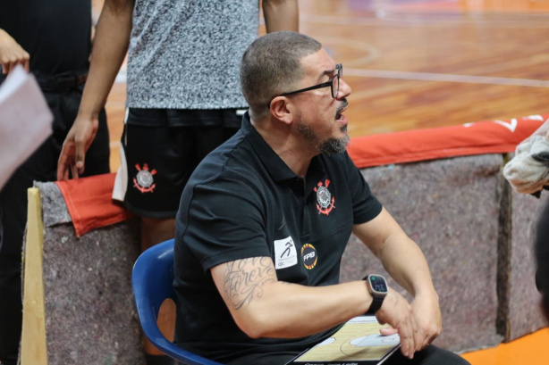 Técnico do Corinthians exalta equilíbrio defensivo em campanha histórica no NBB