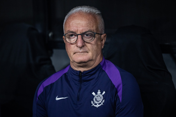 Dorival Júnior poderá contar com Carrillo e André Ramalho no clássico contra Vitória