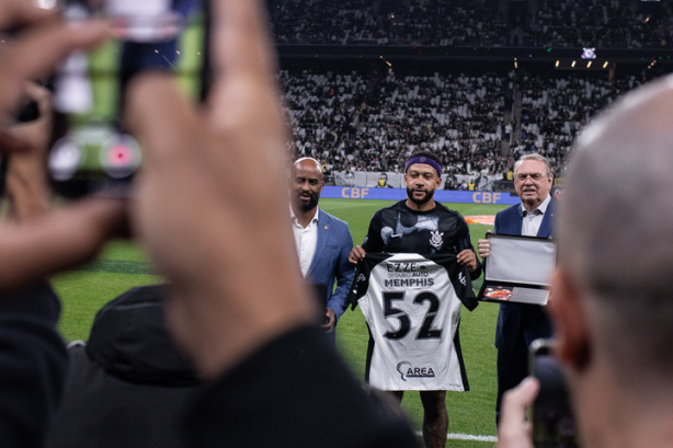 Presidente do Corinthians admite limite financeiro e condiciona permanência de Memphis a parceiros