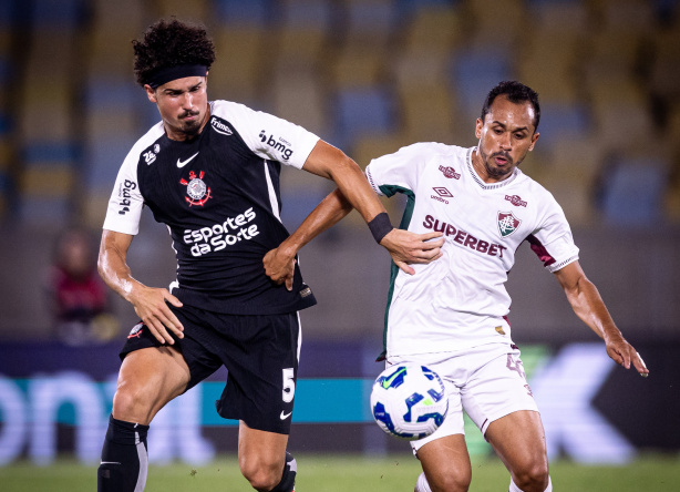 Corinthians sustenta leve vantagem em duelo historicamente equilibrado contra o Fluminense