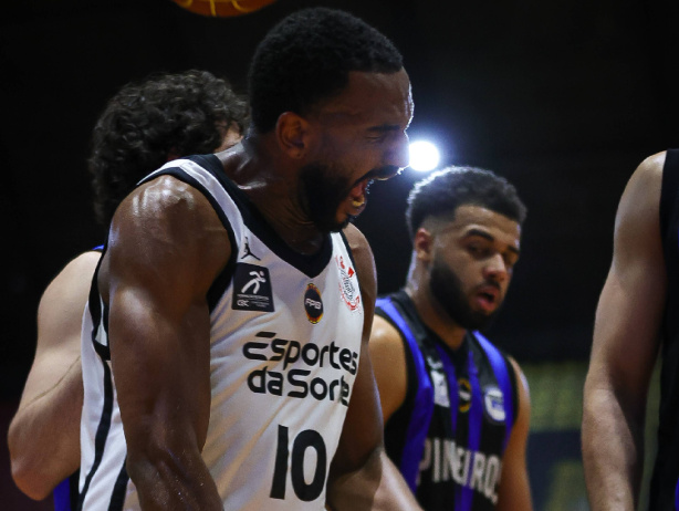 Corinthians domina o Pinheiros em casa e empata série na semifinal do NBB
