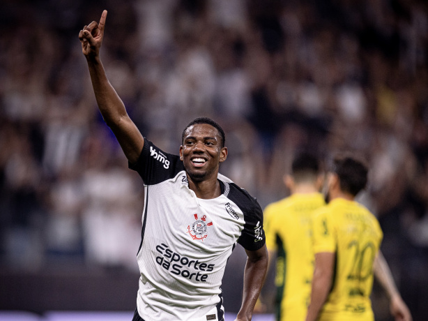 Andr� Luiz comemorando seu gol contra o Mirassol; o primeiro com a camisa profissional do Corinthians