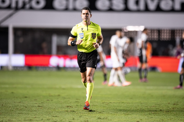 Clássico entre Corinthians e Palmeiras terá tecnologia de anúncio do árbitro ao público; entenda