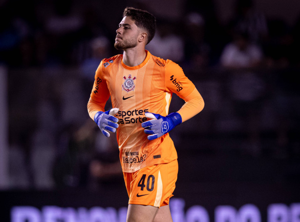 Dorival reitera confiança em Felipe Longo e goleiro deve ser titular contra o Fluminense