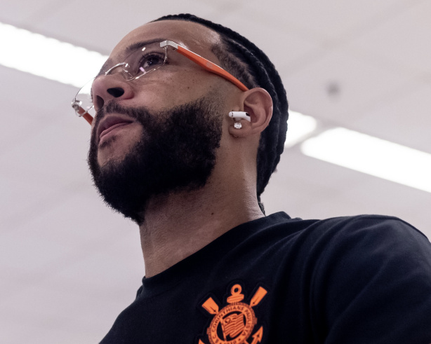 Atacante do Corinthians marca presença em amistoso da Holanda durante recuperação de lesão