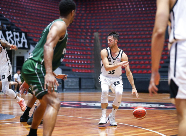 Corinthians defende retrospecto quase perfeito diante de xará gaúcho no NBB