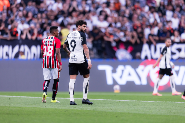 Corinthians busca se aproximar da parte de cima da tabela em clássico contra o São Paulo