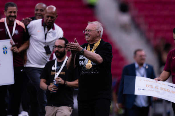 Osmar Stabile comprou celulares com cartão do Corinthians para dois jogadores do clube; entenda