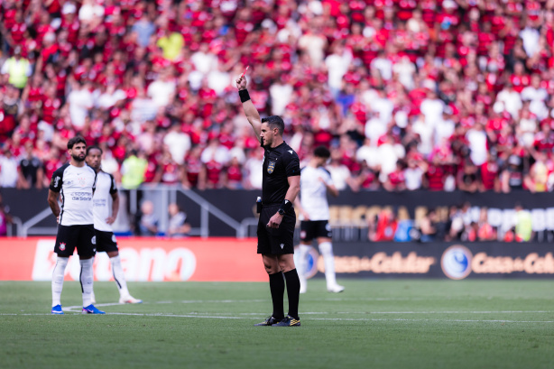 Árbitro da Supercopa será o dono do apito para Corinthians e Barra pela estreia na Copa do Brasil