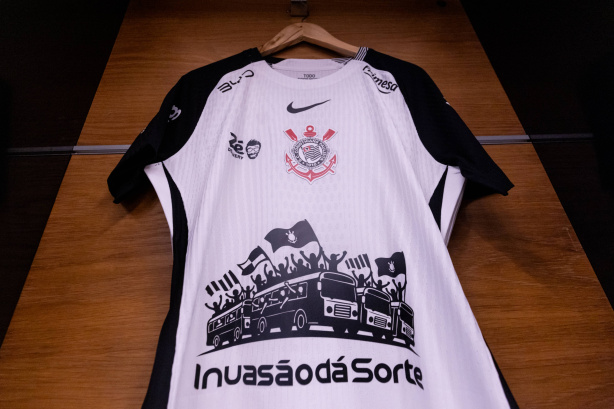 Corinthians abre conversas com novo banco para patrocinar camisa