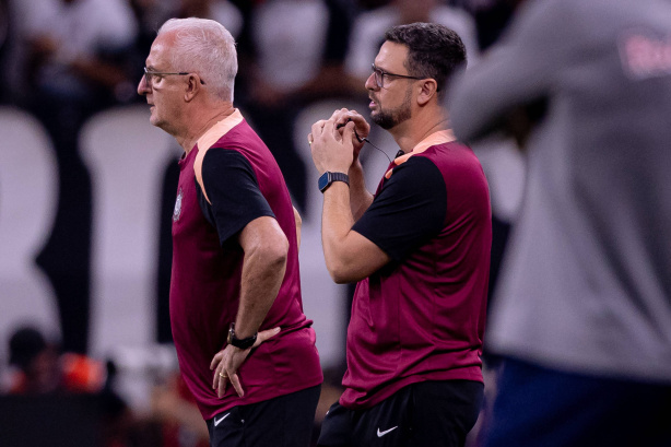 Filho de Dorival agradece à torcida do Corinthians e relembra conquistas após demissão