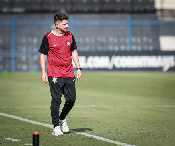 William Batista analisa contratações do Corinthians e vê Sub-20 mais forte para a temporada