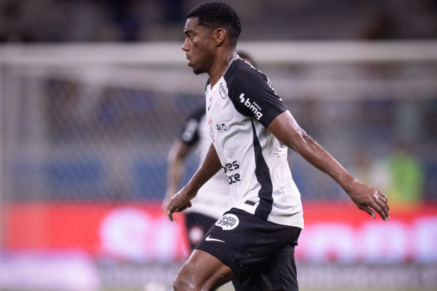 André Luiz ultrapassa dupla de companheiros e se isola na vice-artilharia do Corinthians em 2026