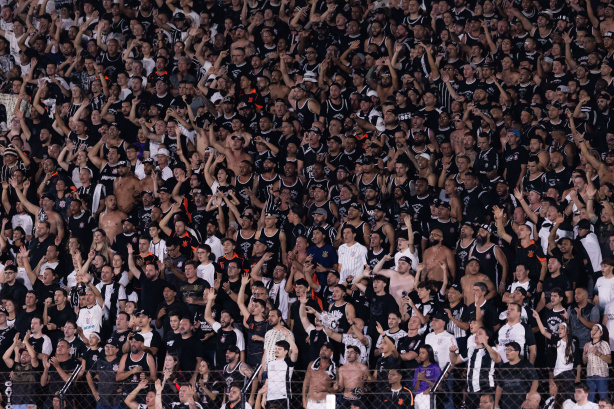 Torcida do Corinthians faz forte protesto após derrota na Neo Química Arena