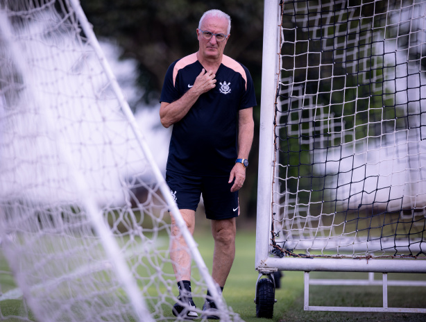 Dorival vê pressão aumentar e pode viver 'dia D' pelo Corinthians contra o Internacional