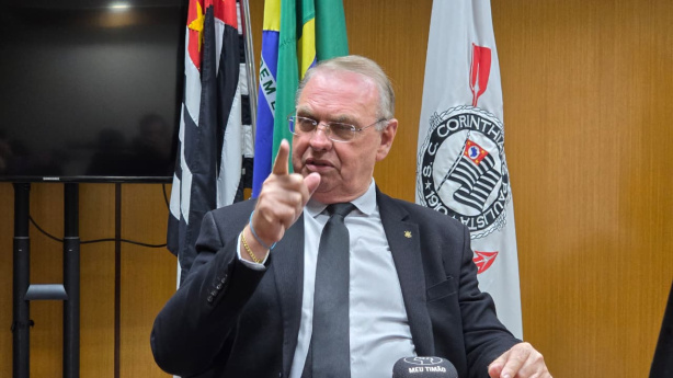 Presidente do Corinthians garante Dorival Júnior no cargo e descarta intervenção judicial no clube