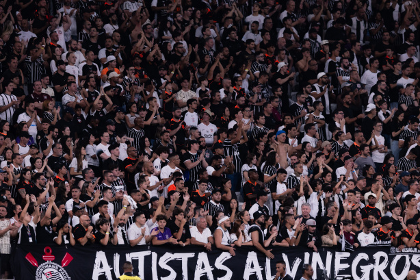 Corinthians identifica torcedores por arremessos de objetos durante clássico na Arena