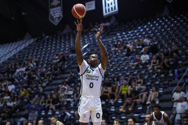 Corinthians se recupera no jogo e bate o Pinheiros, atual líder do NBB