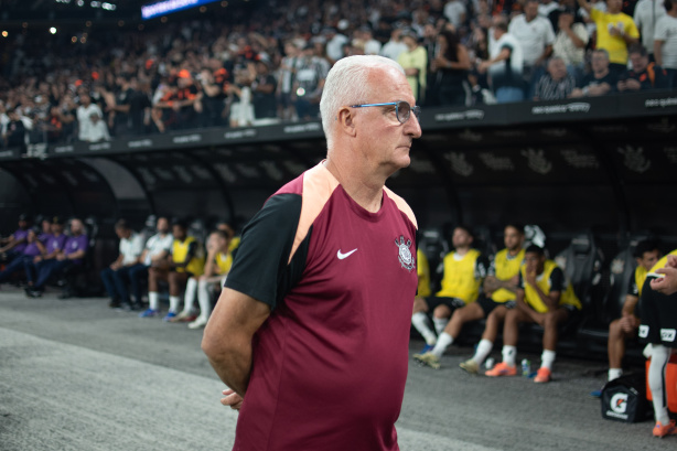 Dorival JĂşnior fala sobre pressĂŁo no Corinthians e diz que 'coisas boas' estĂŁo acontecendo