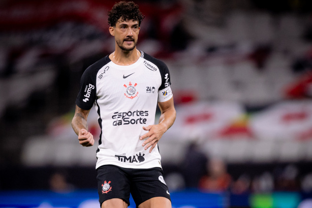 Zagueiro comenta sequĂŞncia ruim do Corinthians, mas respalda trabalho de Dorival JĂşnior