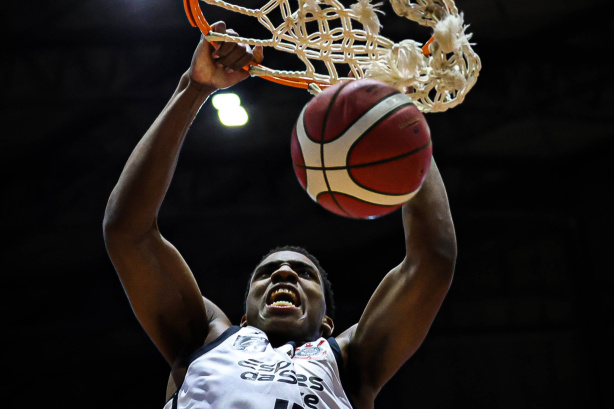 Ala/Pivô do Corinthians garante energia do último contra o Pinheiros para o restante da série no NBB