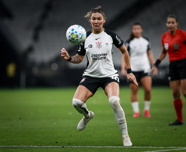 Corinthians vence o Botafogo e sobe uma posição na tabela do Brasileirão Feminino