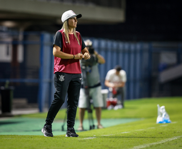 Treinadora do Corinthians avalia goleada sobre o Bragantino e aponta desempenho abaixo de lateral