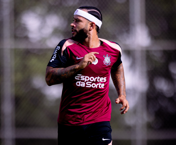 Executivo do Corinthians reforça desejo de manter Memphis e vê renovação com otimismo