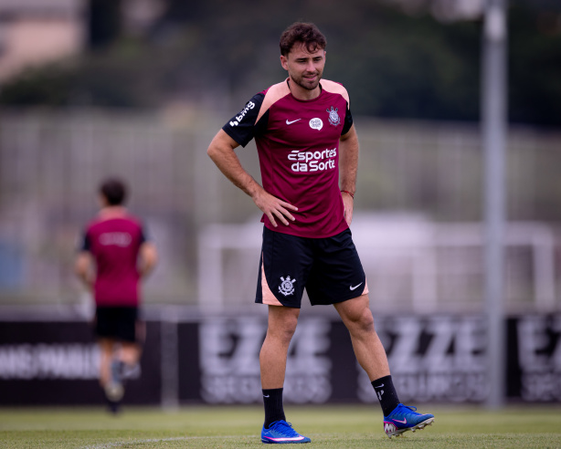 Lateral do Corinthians projeta partida contra o Vitória e celebra oportunidade