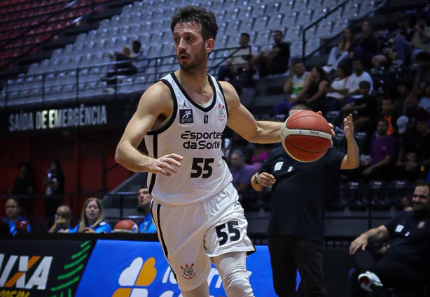 Armador do Corinthians ultrapassa as 3 mil assistências e se isola na liderança do ranking histórico