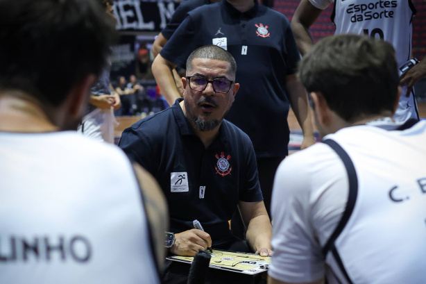 Técnico do basquete projeta quartas de final do NBB e manda recado para a Fiel